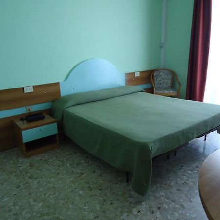 Motel Boston Silvi Marina Buitenkant foto