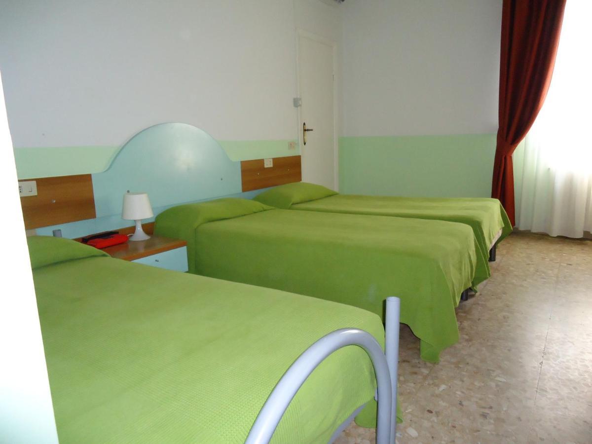 Motel Boston Silvi Marina Buitenkant foto