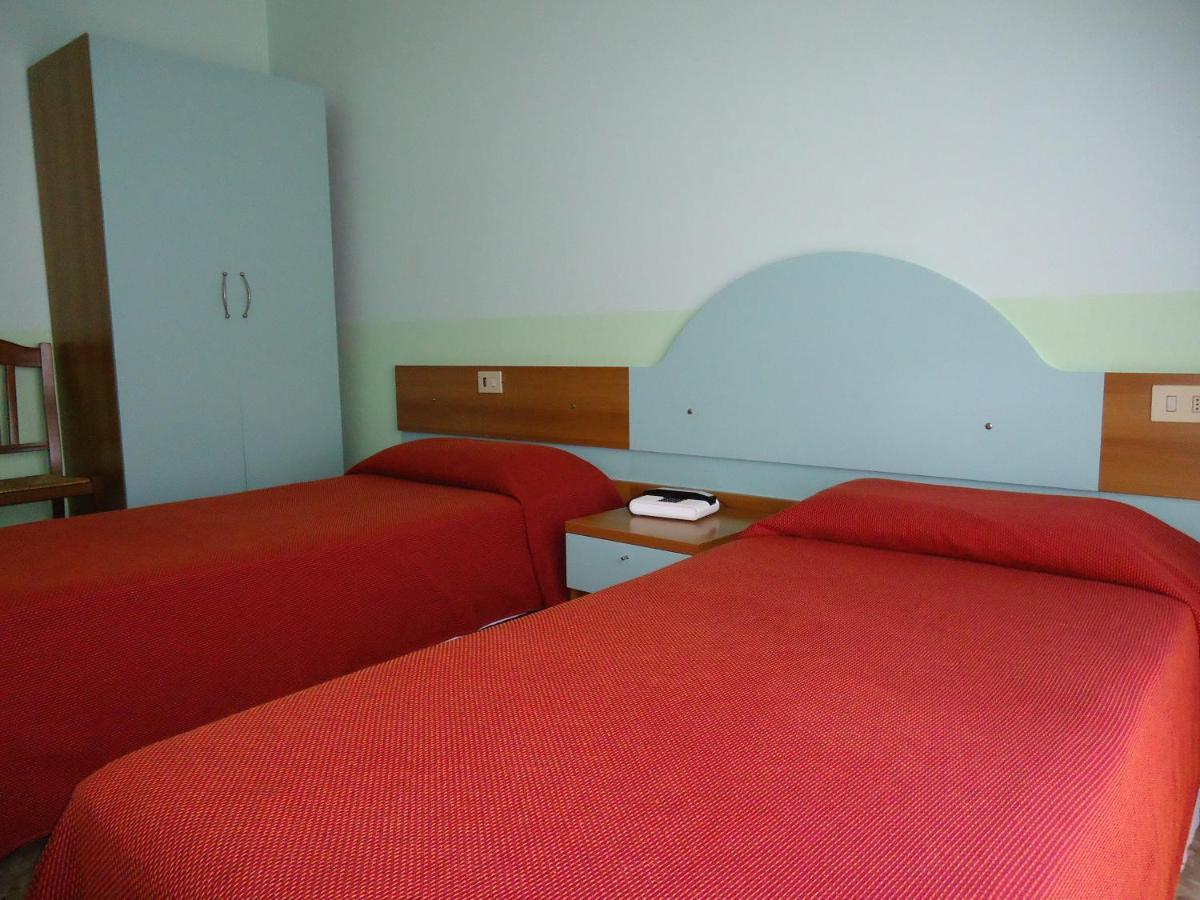 Motel Boston Silvi Marina Buitenkant foto