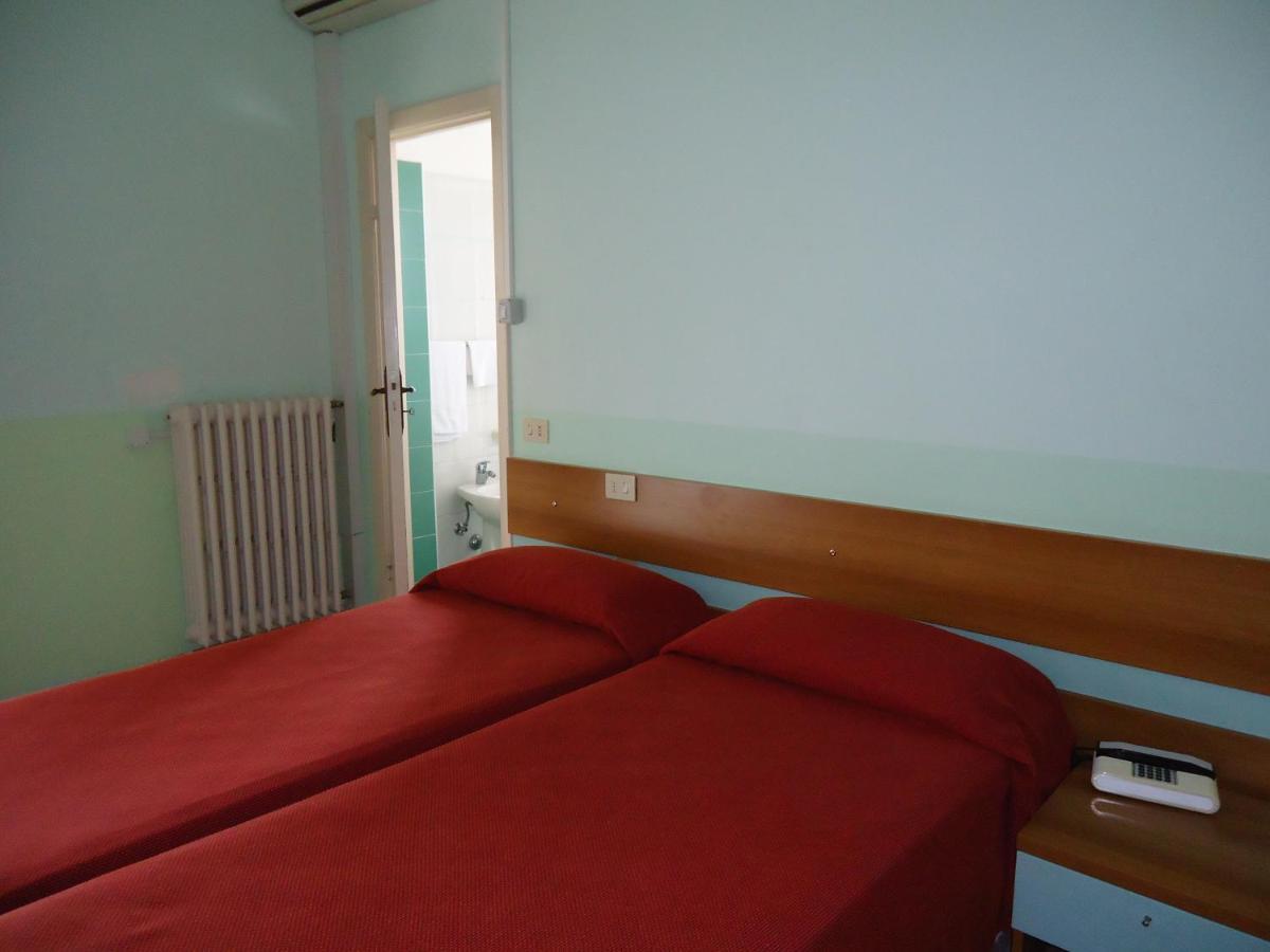 Motel Boston Silvi Marina Buitenkant foto