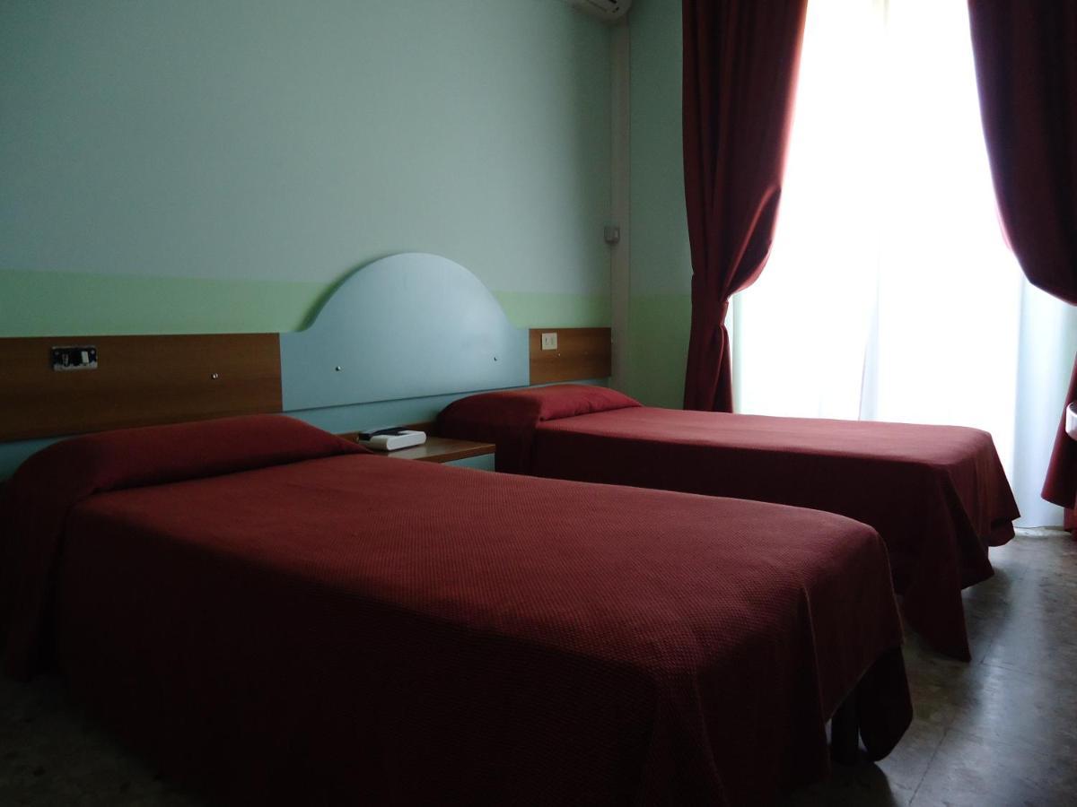 Motel Boston Silvi Marina Buitenkant foto