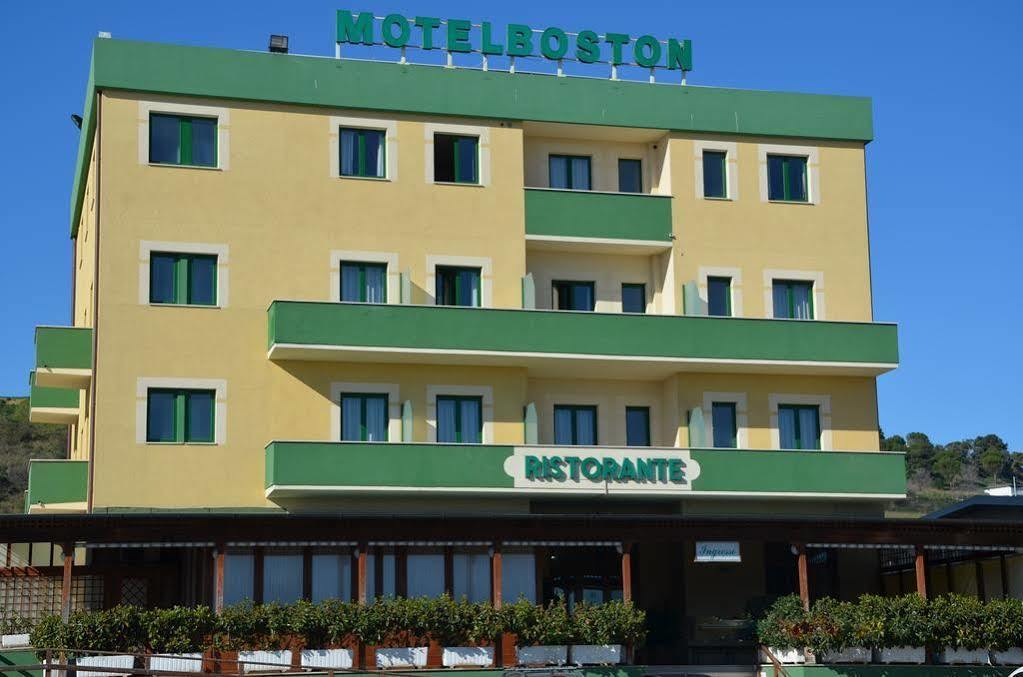 Motel Boston Silvi Marina Buitenkant foto